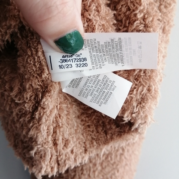 Aerie Marshmallow Turtleneck Cropped Sweater Bell Sleeves Fuzzy Tan XL - Picture 6 of 15